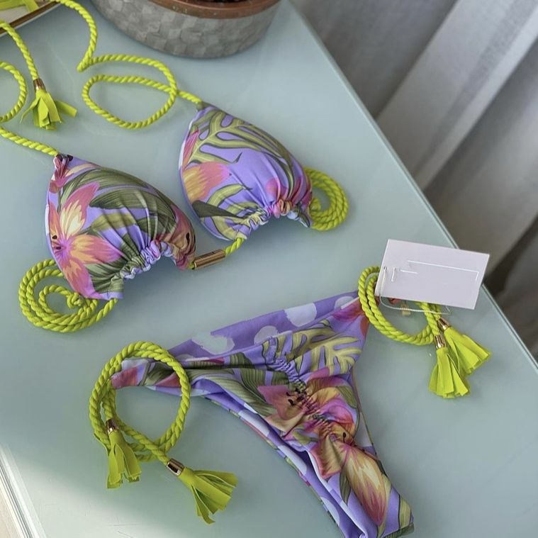 Women' swimwear